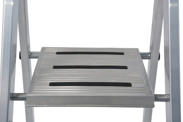 Стремянка  4 ступени (0,85м) алюминиевая, больш. лоток, крюк, ступени 125мм MONTO Sepuro (гарантия 5 лет)