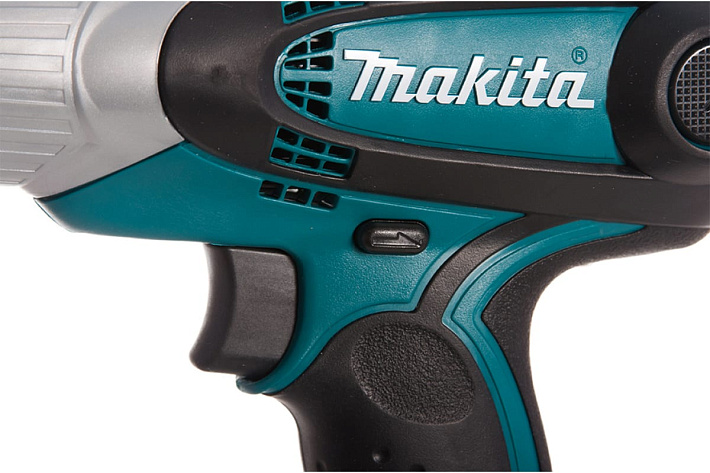 Шуруповерт сетевой Makita TD0101F (230Вт, ударный) повреждена упаковка/некомплект